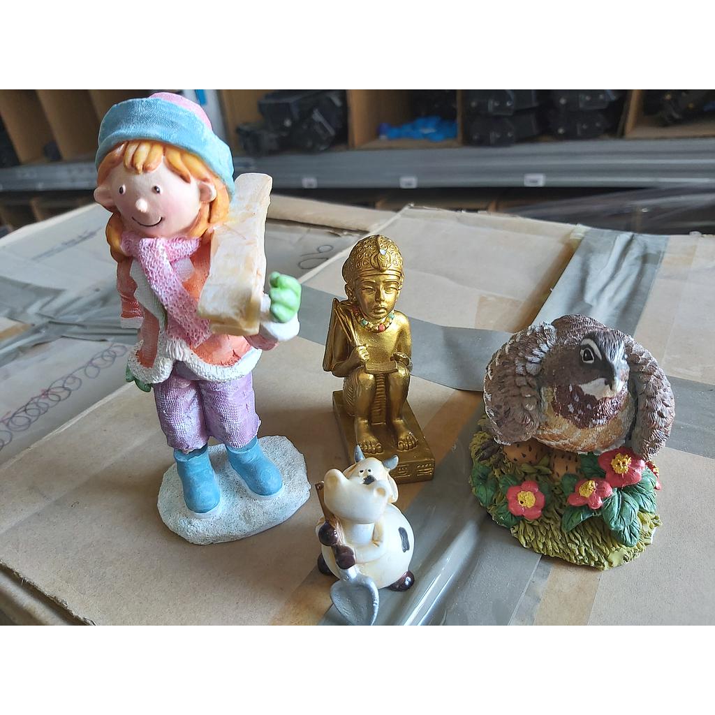 Figurines